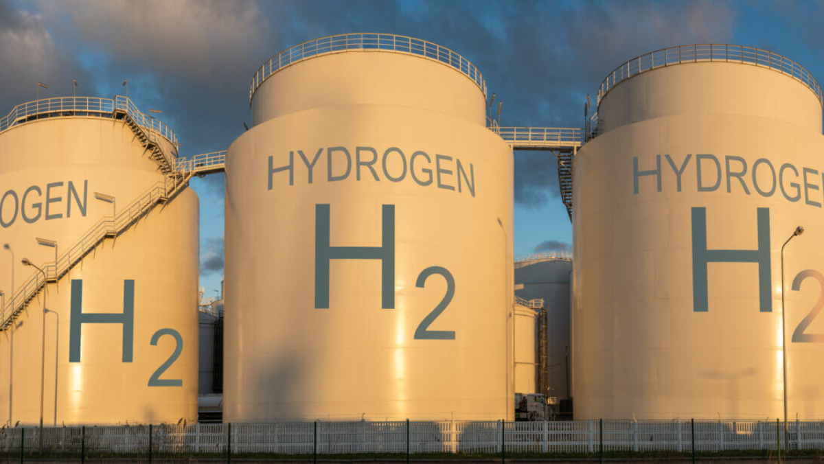 Large hydrogen H2 storage tanks supporting Europe’s fuel cell and clean energy scale-up